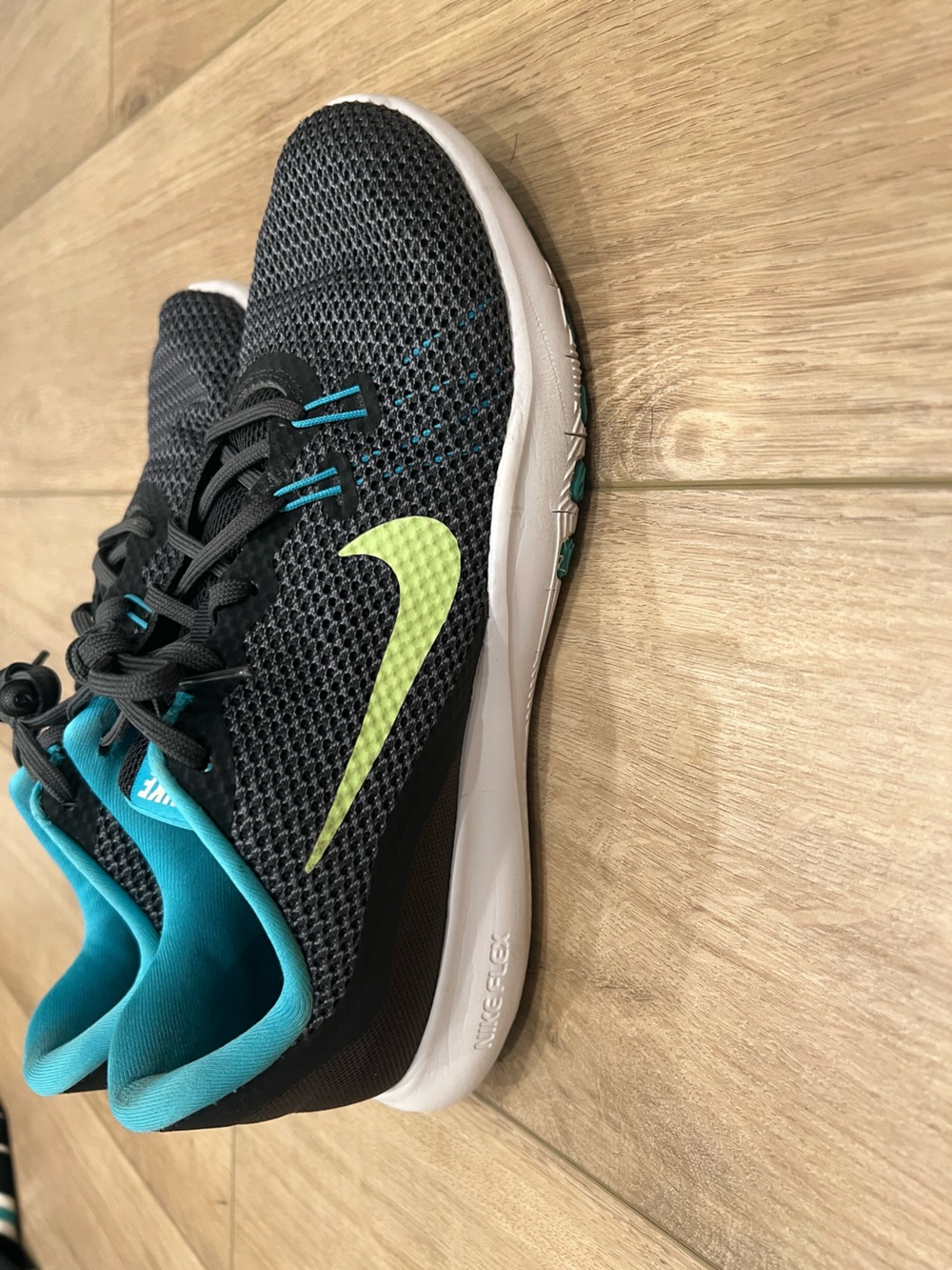 Nike Women's Black & Teal Trainers with Lime Swoosh